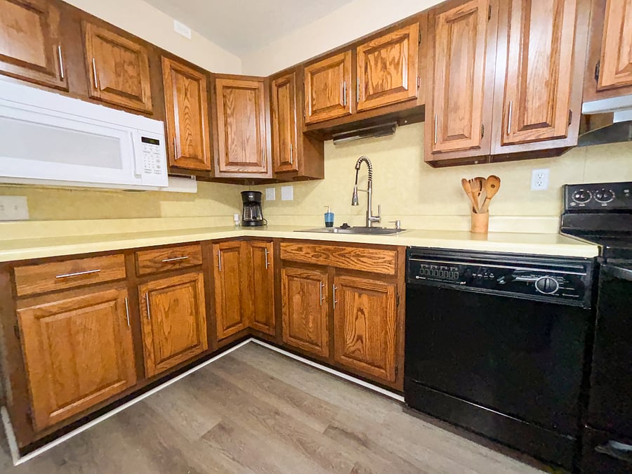 Fully equipped kitchen & dining area w/ dish soap, starter paper towels provided 