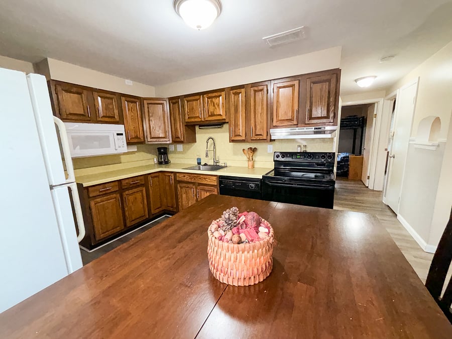 Fully equipped kitchen & dining area w/ dish soap, starter paper towels provided 