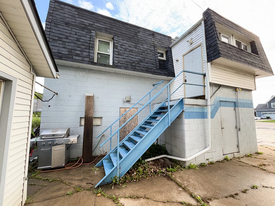 2nd entrance at rear