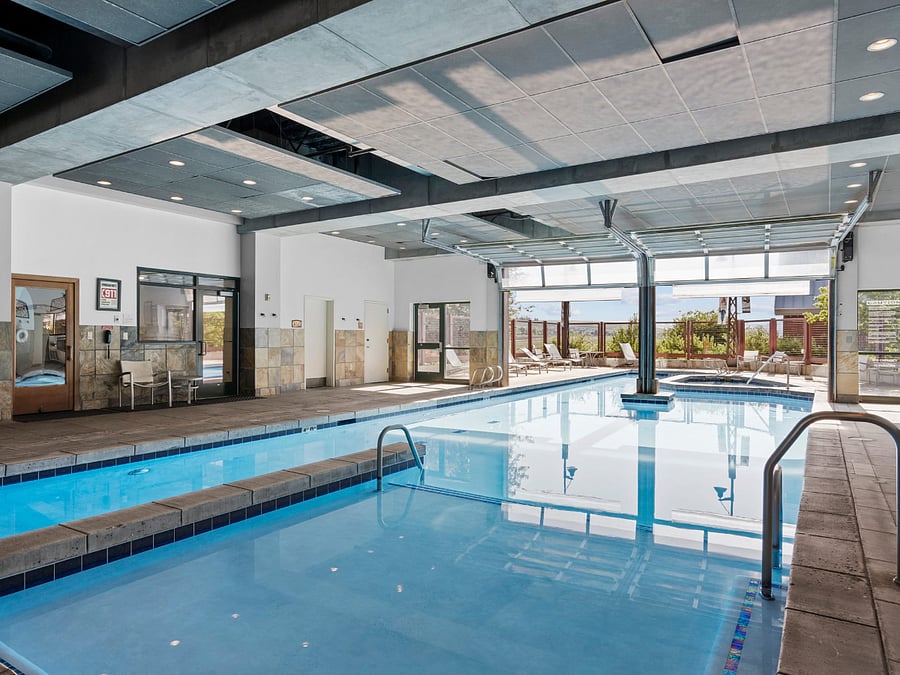 Indoor / Outdoor Pool / Hot Tub