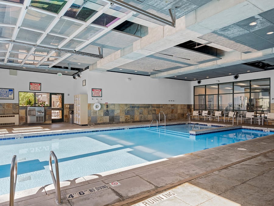 Indoor / Outdoor Pool / Hot Tub