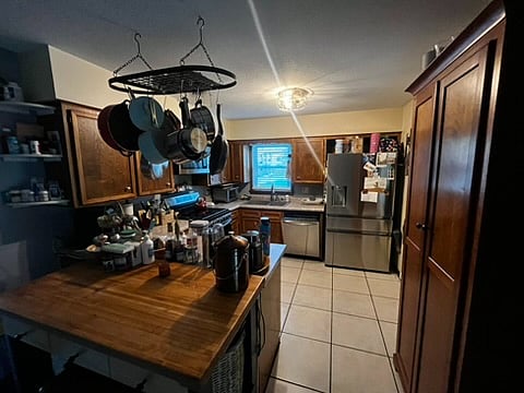 alternative view of kitchen.