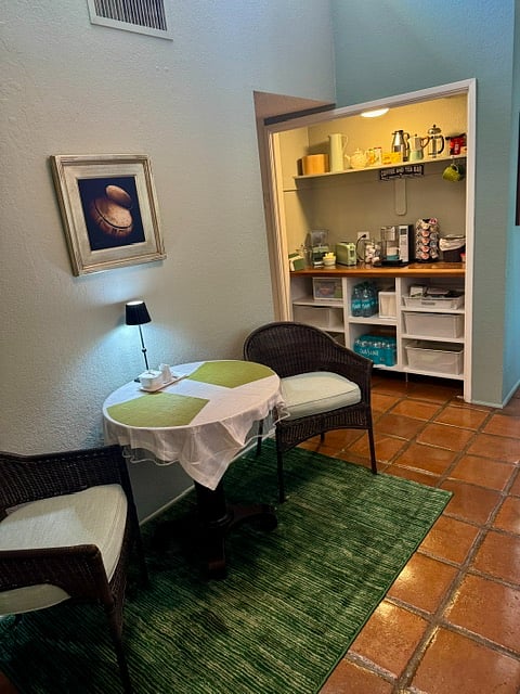Breakfast Room and Coffee Bar
