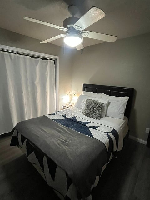 Bedroom 1 w/Queen Bed
