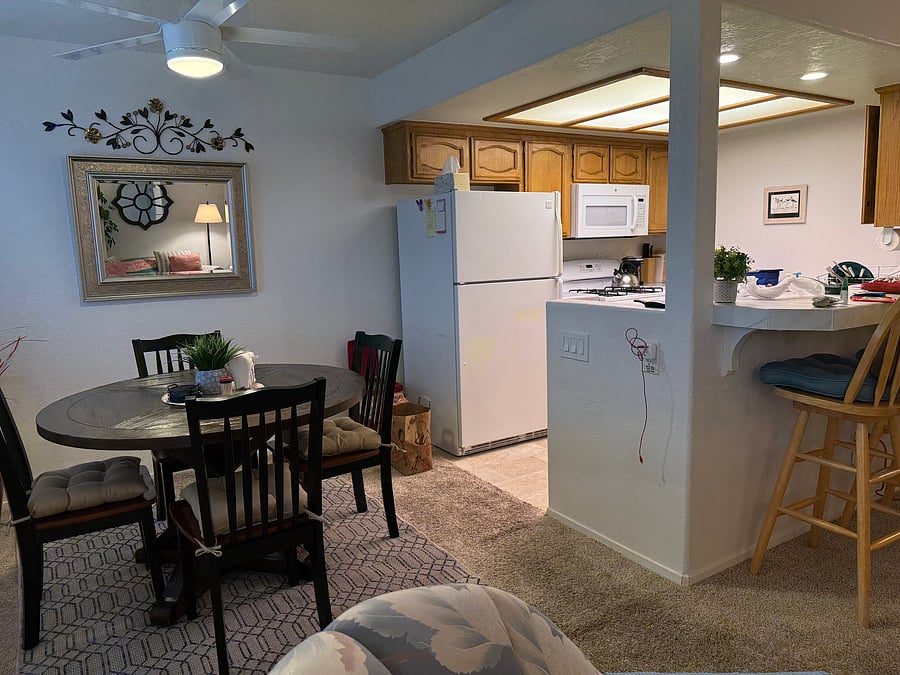 Open seating bar to Kitchen