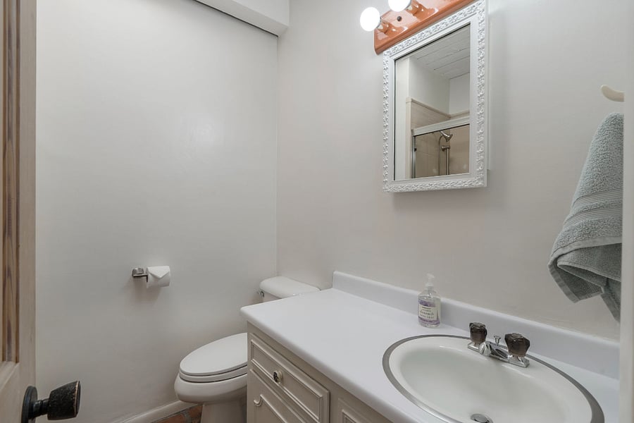 Bathroom En Suite to Bedroom 3