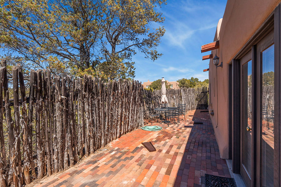 Exterior / Side Yard
