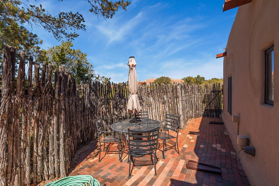 Exterior / Side Yard