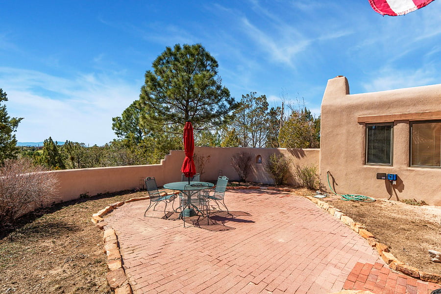 Exterior / Back / Dining Table