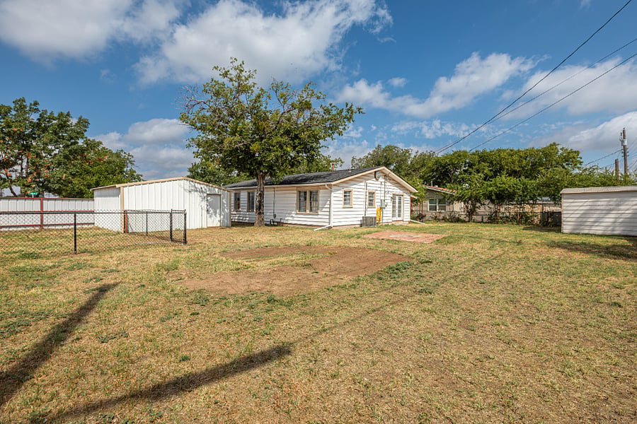 Backyard with side pen