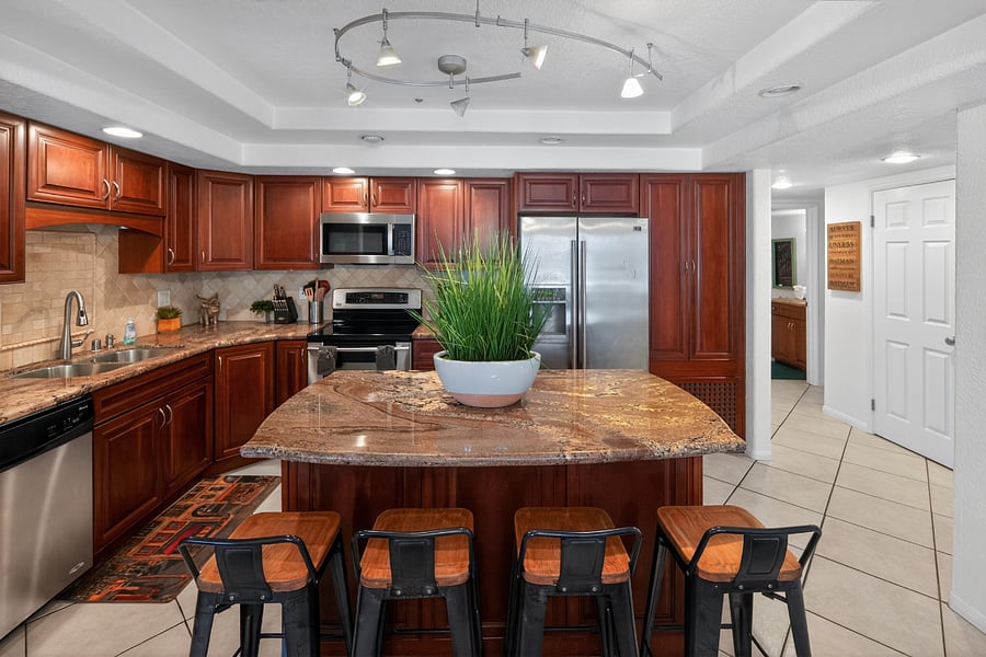 Kitchen / 4 Barstools at Kitchen Island