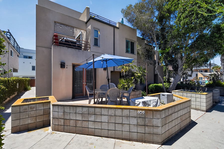 Exterior / Patio with Outdoor Dining for 4