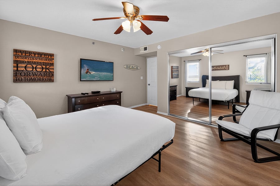 Primary Bedroom / King Bed