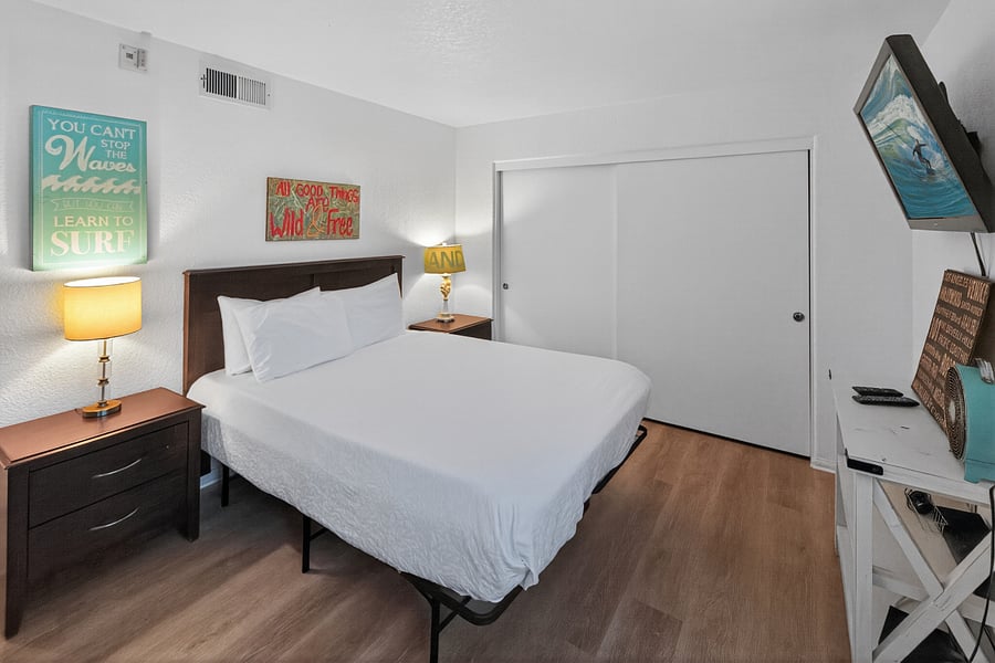 Bedroom Two / Queen Bed