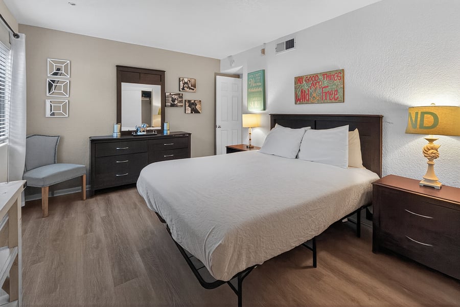 Bedroom Two / Queen Bed