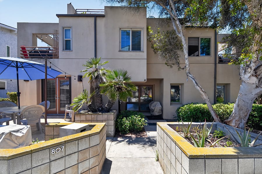 Exterior / Entry