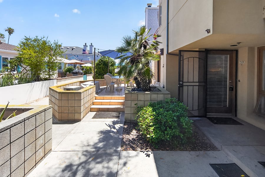 Exterior / Entry