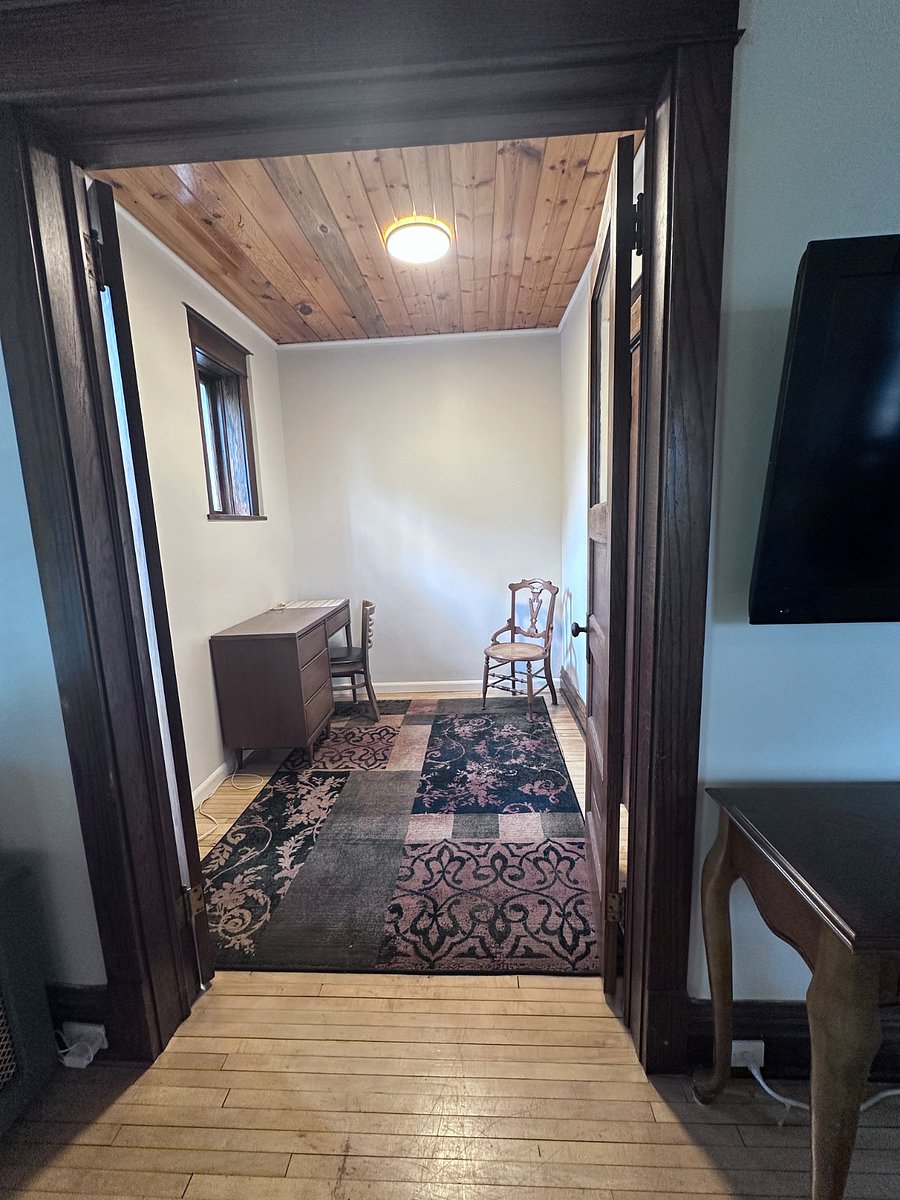 Furnished Finder property 1032487_1 photo 3