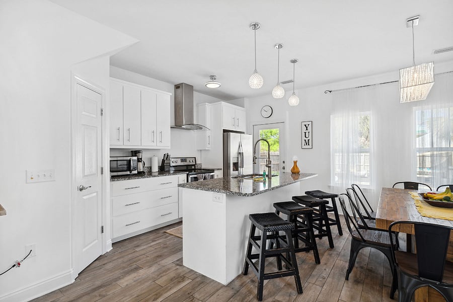 full kitchen