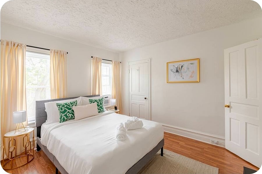 Queen Bedroom - Second Floor
