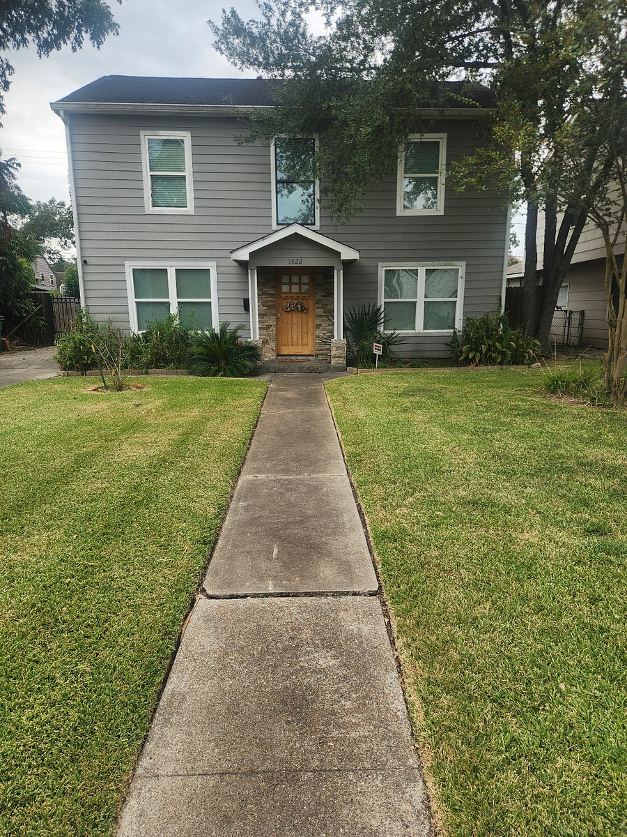 Quiet private home in a location walking distance from the U of H medical school & college of optometry. TSU law school and metro. Texas Medical Center is a 10 min drive (3 miles)
