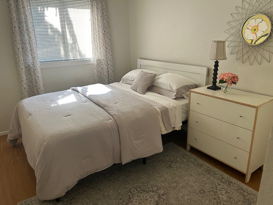 Second bedroom, queen, size bed