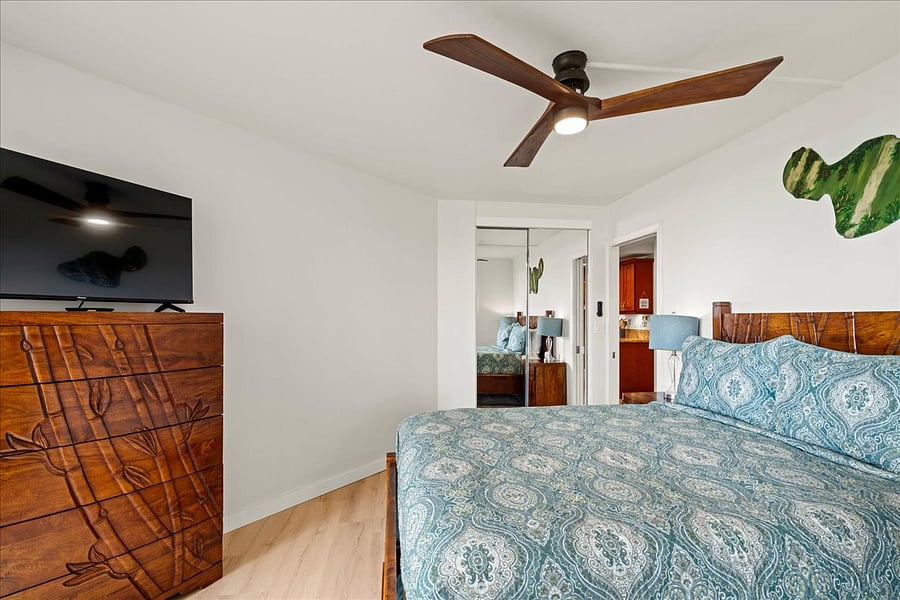 Bright, spacious, and filled with natural light. Complete with a flat-screen TV and beautiful custom woodwork for maximum comfort.