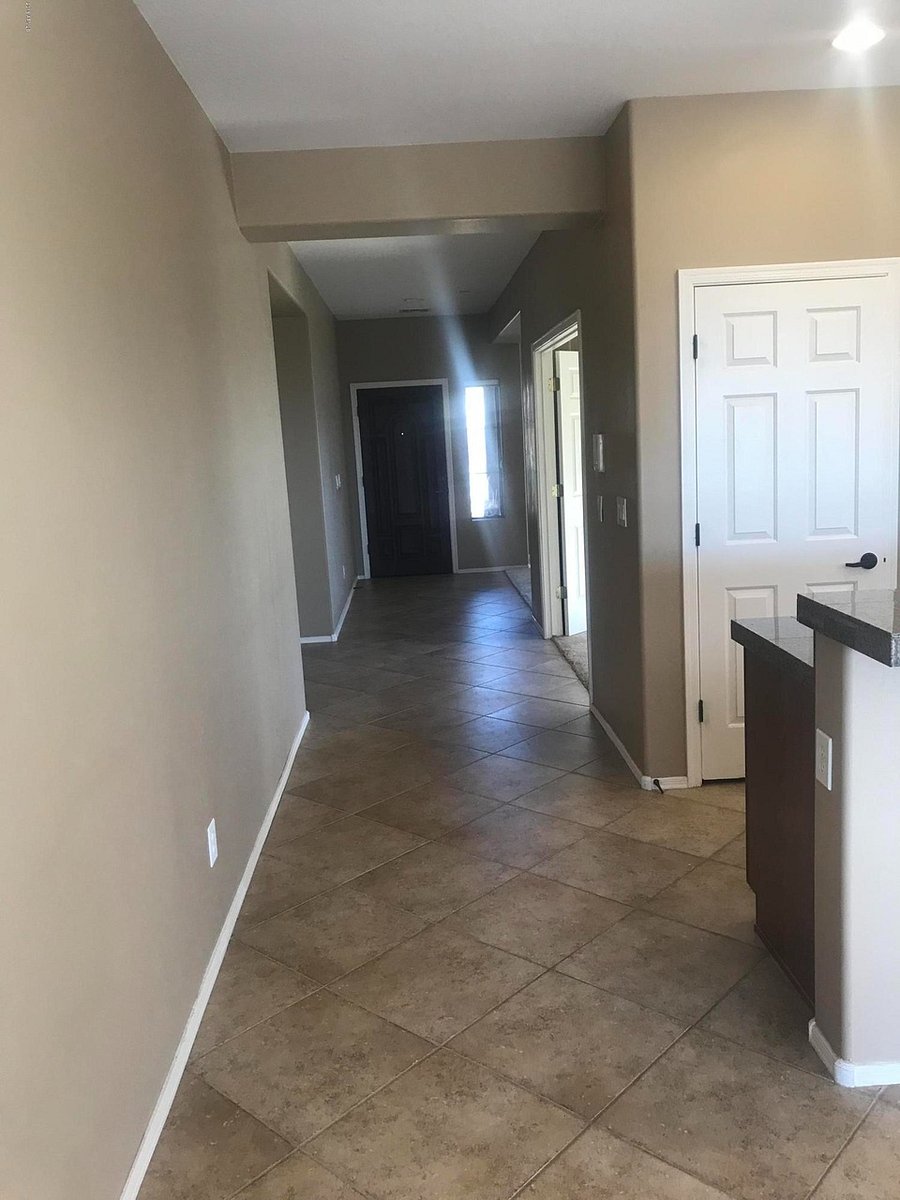 Hallway from entrance to kitchen