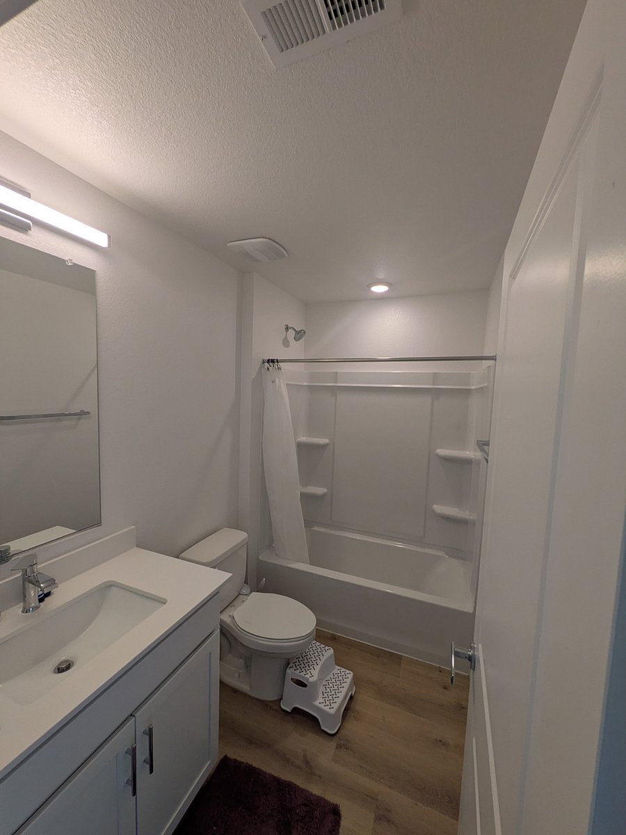 Full bath 1