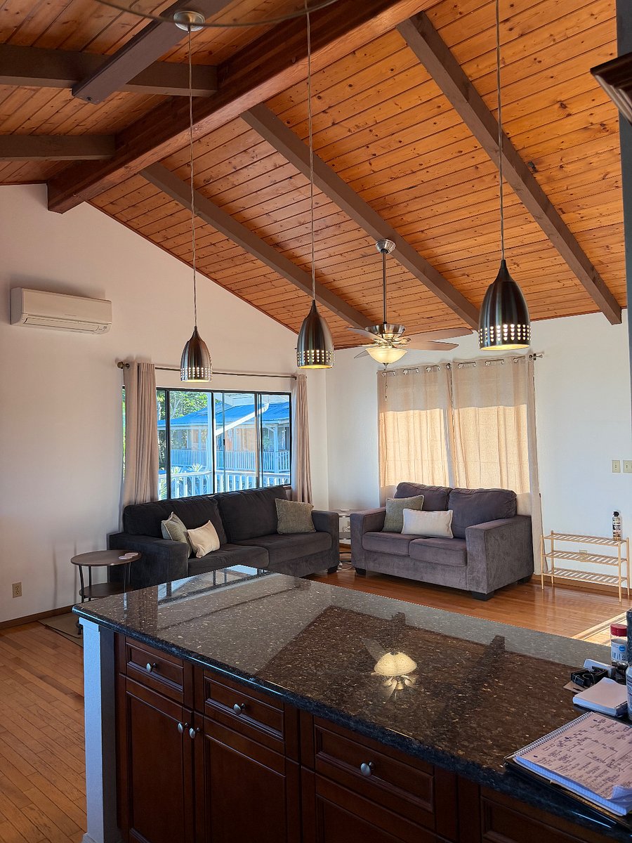 One bedroom apartment
Upper level
Living room