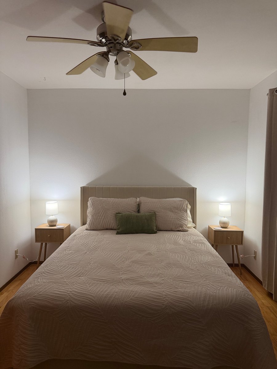 One bedroom apartment
Upper level
Bedroom