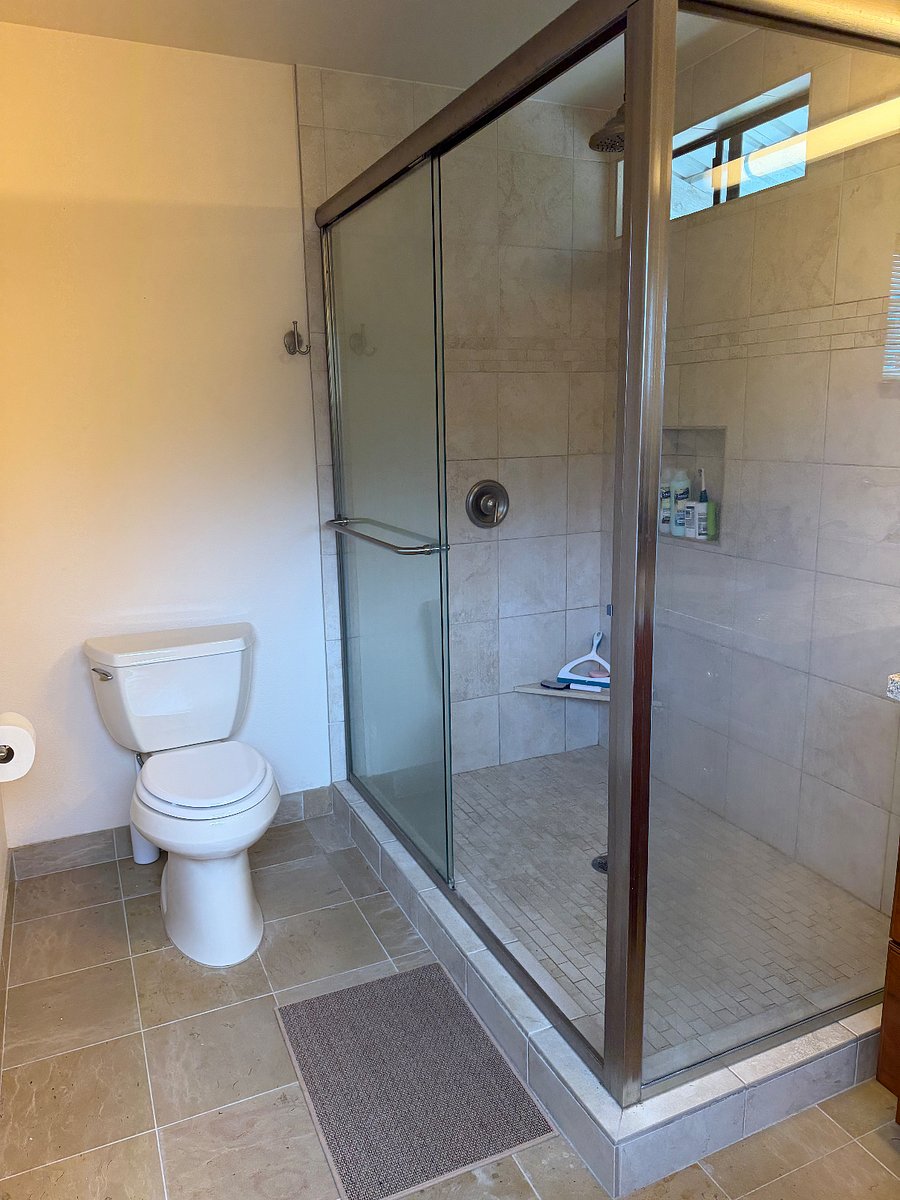 Master bedroom suite
Bathroom shower and toilet