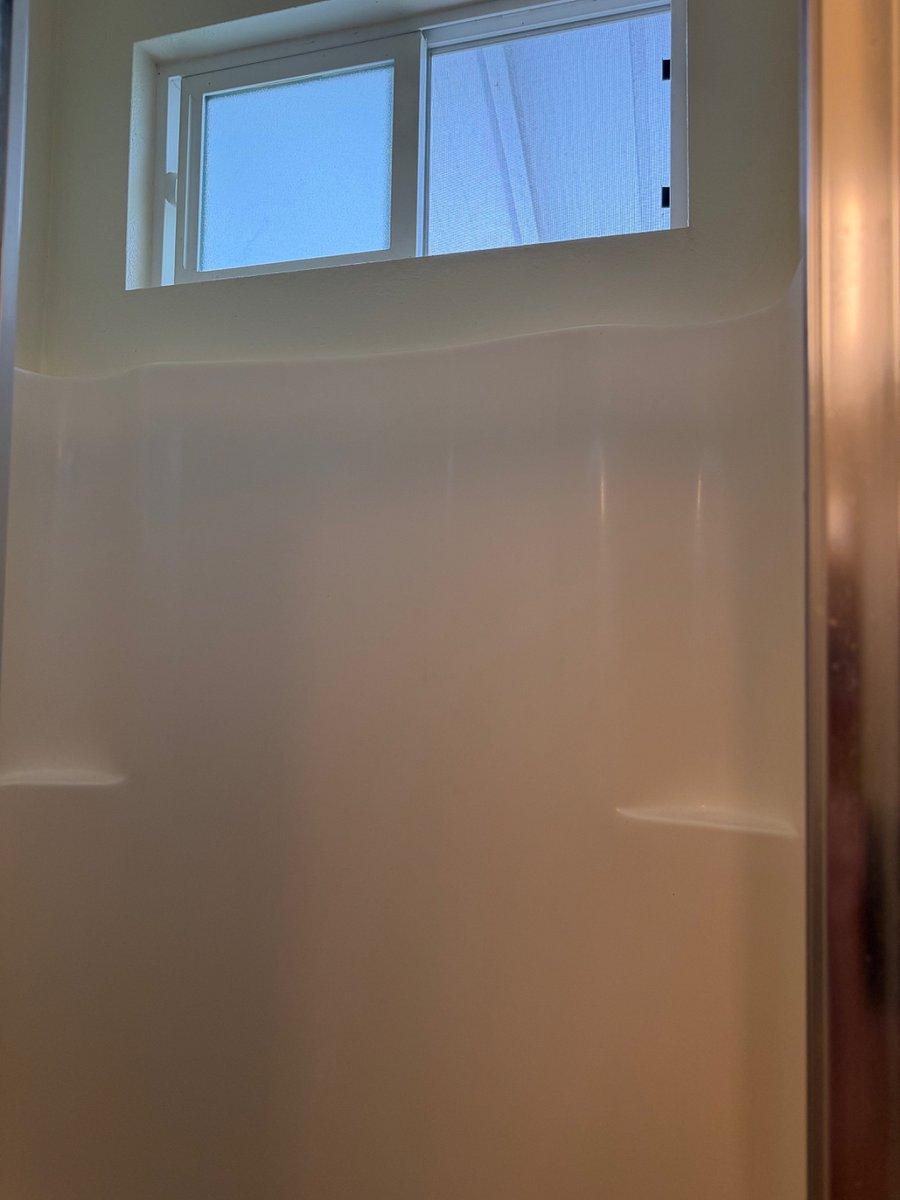 Studio lower level
Shower