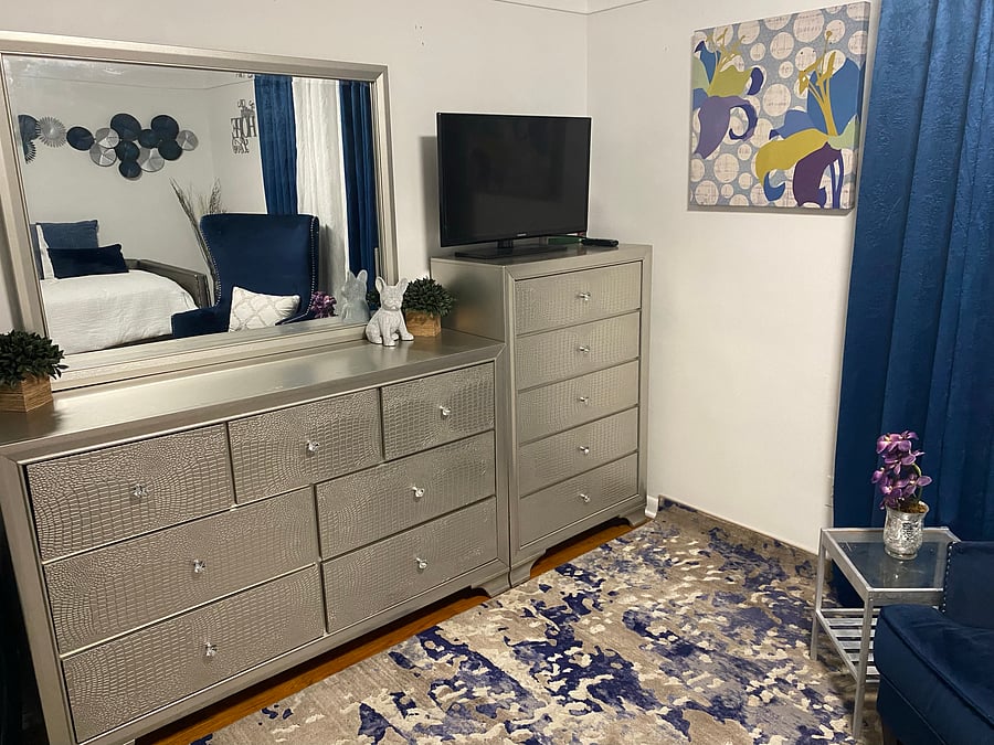 2nd floor Murphy bedroom