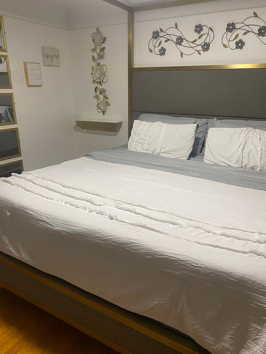 2nd floor King bedroom