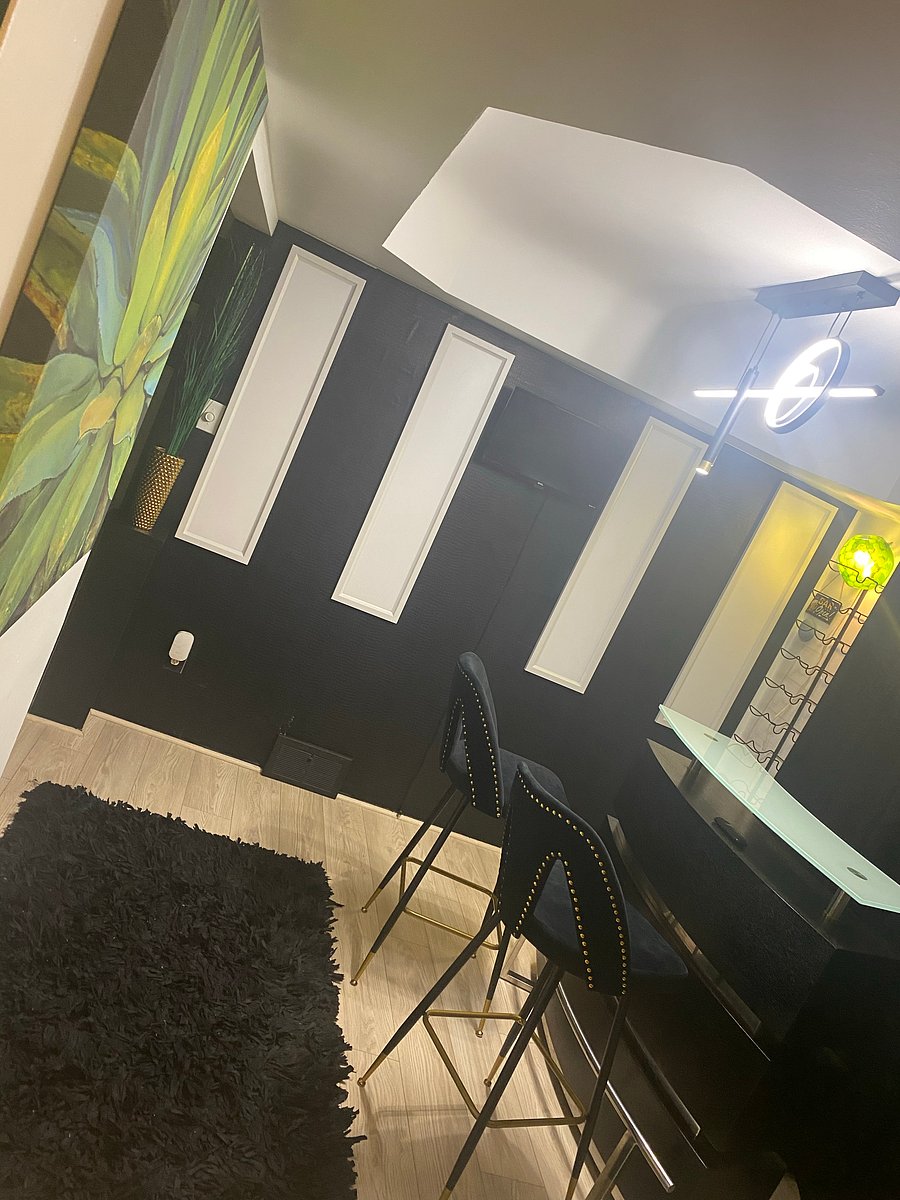 Bar room