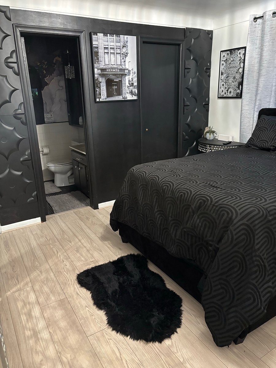 1st floor Master bedroom