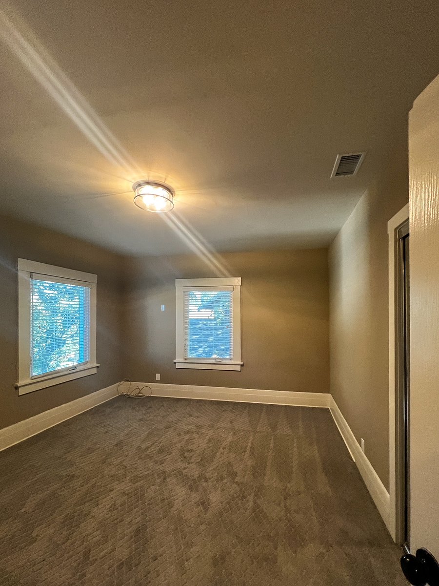 2F Vacant bedroom can fit king bed, bunkbed or two single beds.