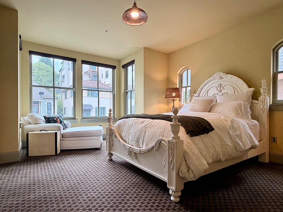 Bedroom 1 - Queen
