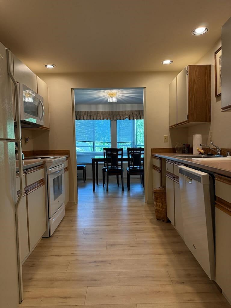 Furnished Finder property 1033308_1 photo 4