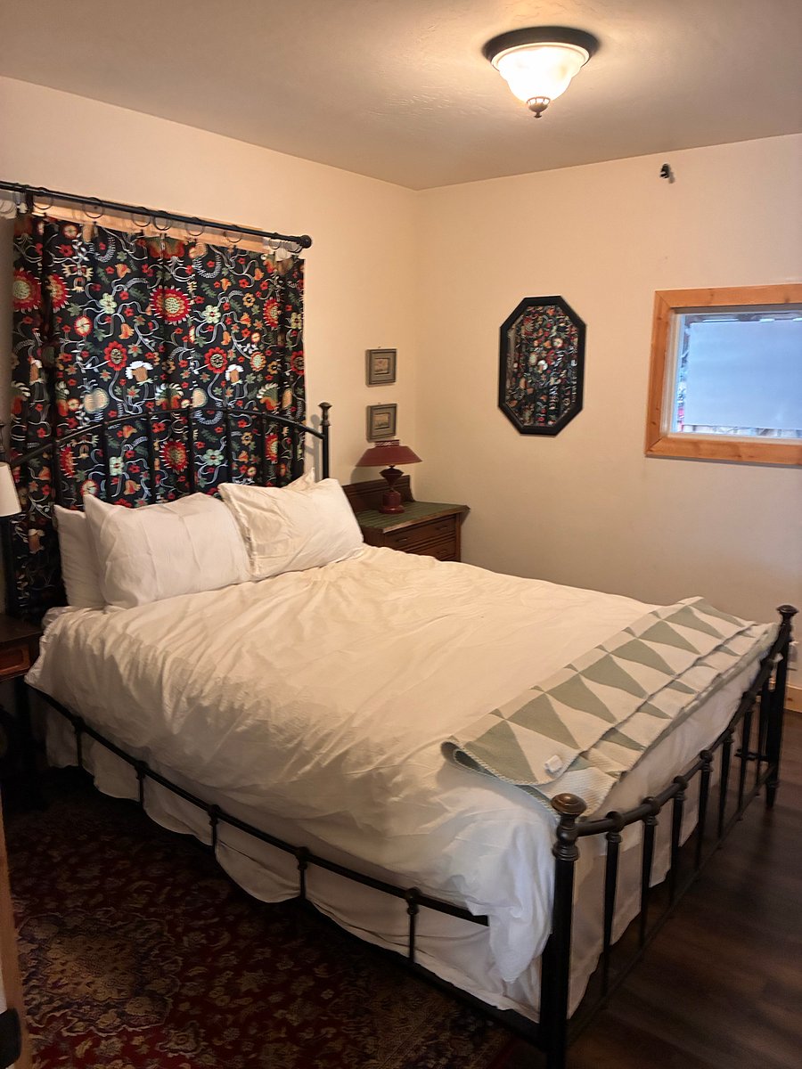 Bedroom #2, queen bed. Just off of living room.