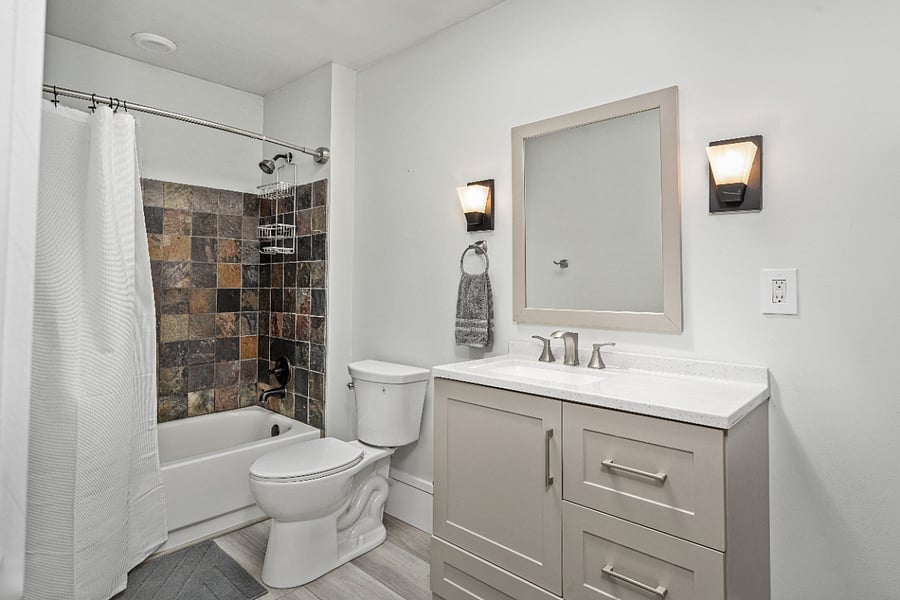 2nd Bathroom & Laundry