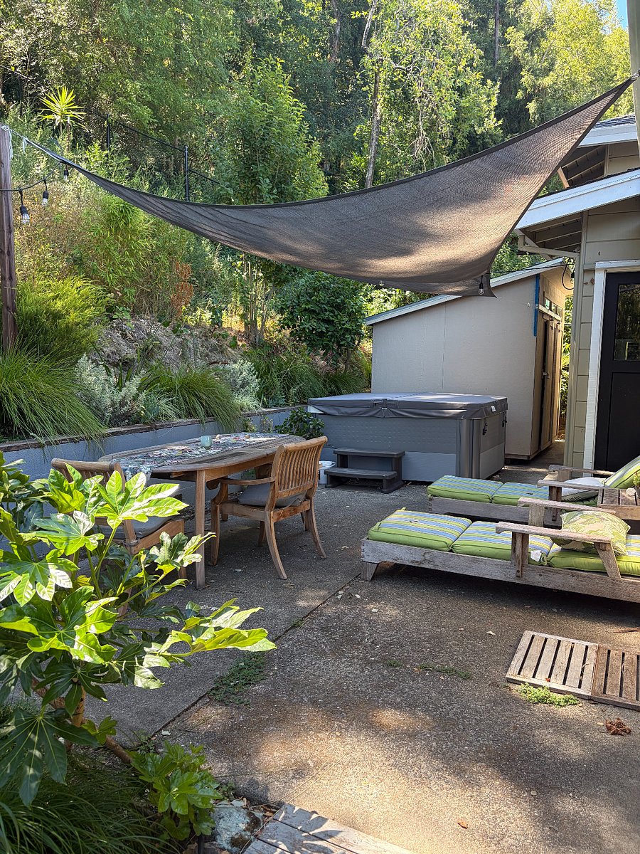 backyard. that table expends to room for 12 - hot tub is always on