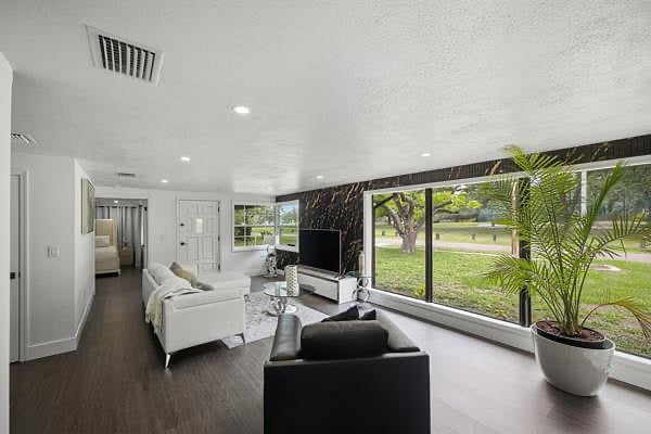 Furnished Finder property 1033680_1 photo 2