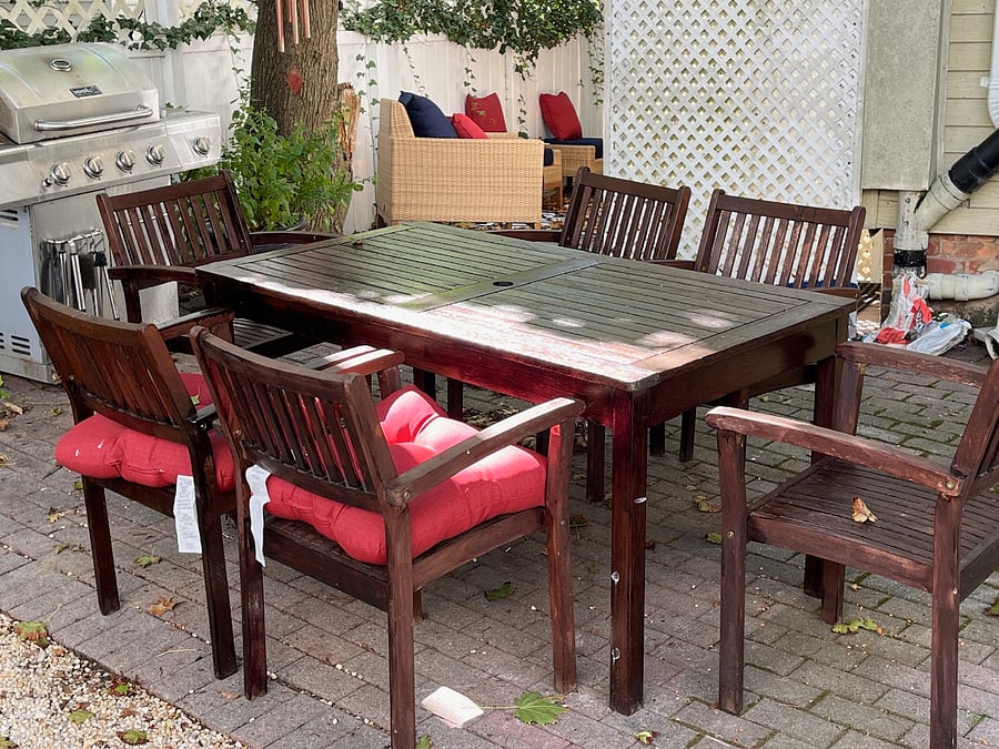 Outdoor dining for six