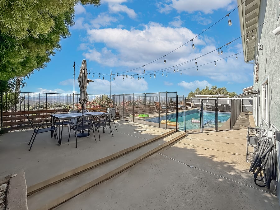 Furnished Pool & Patio - Exterior Amenity