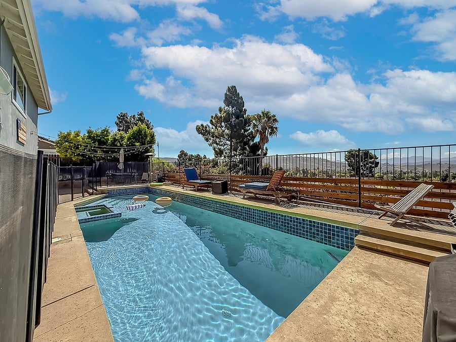 Furnished Pool & Patio - Exterior Amenity