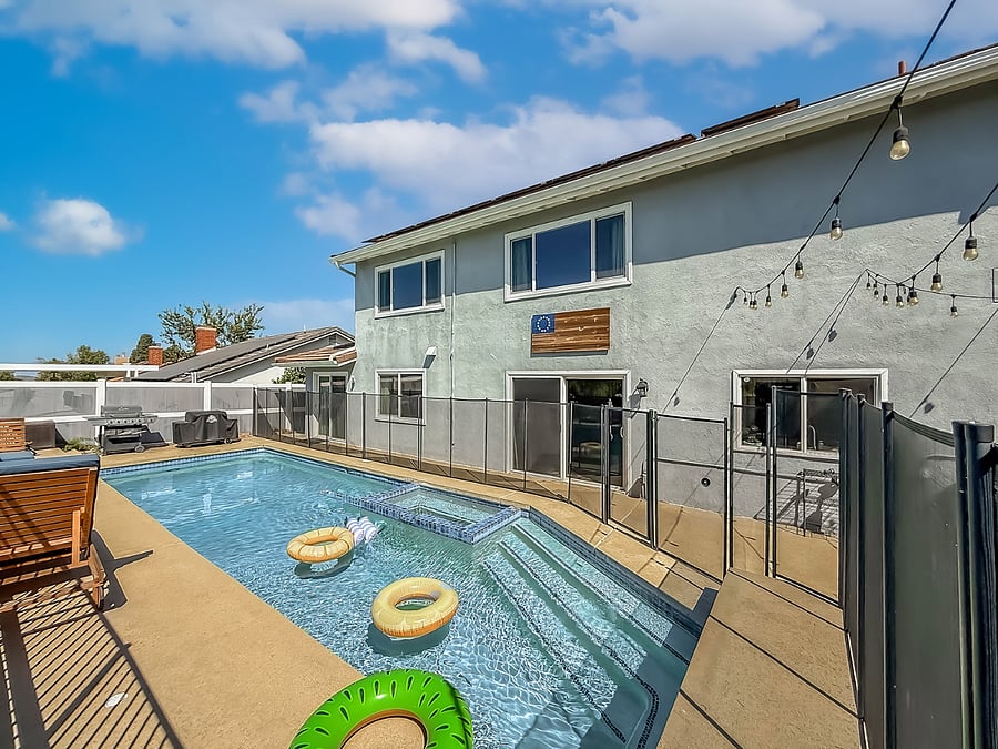 Furnished Pool & Patio - Exterior Amenity