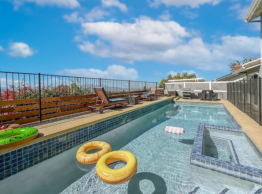 Furnished Pool & Patio - Exterior Amenity