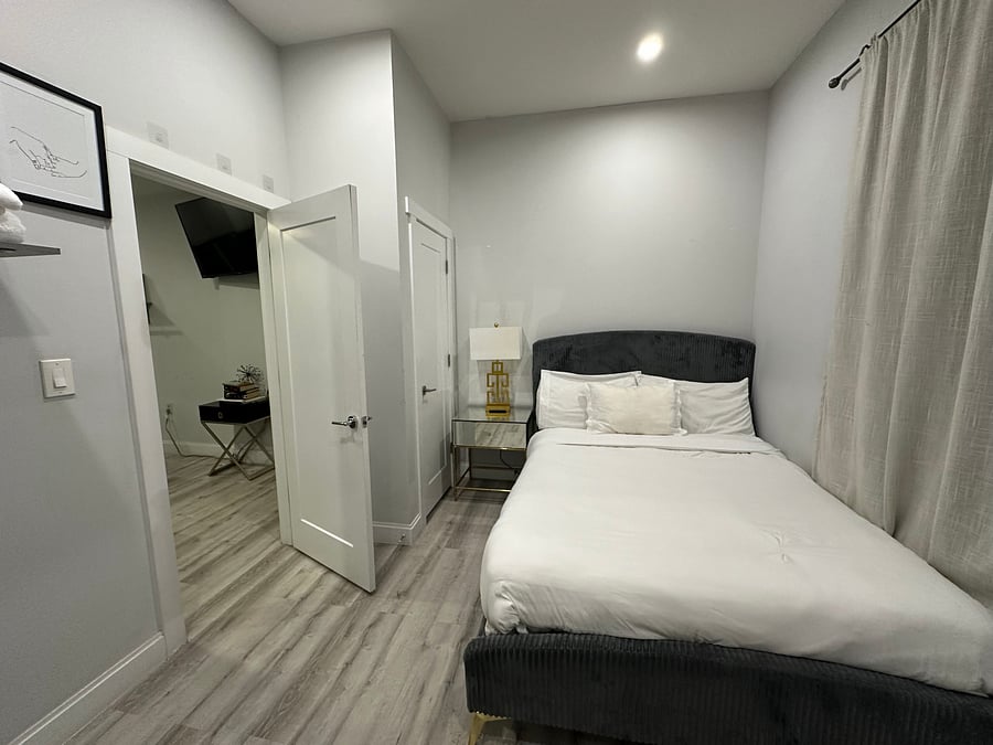 Furnished Finder property 1033724_1 photo 12